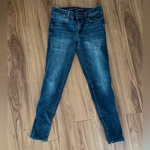 American Eagle Women’s Next Level Stretch Low rise skinny jeans